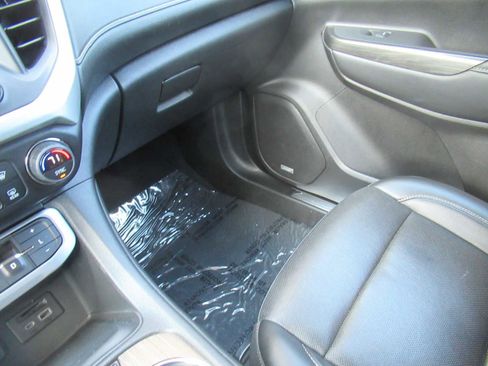 Used 2023 GMC Acadia SLT image 38