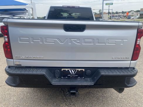 Used 2022 Chevrolet Silverado 2500 Custom w/ Custom Value Package AWD/4WD image 7