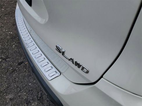 Used 2019 Nissan Rogue SL w/ Premium Package image 8