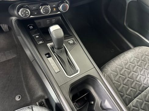 Certified 2025 Nissan Kicks SV image 20