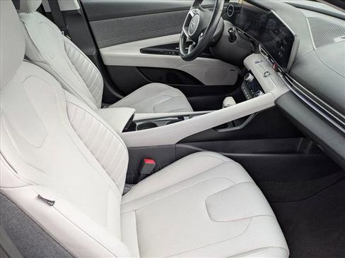 Certified 2023 Hyundai Elantra Limited image 18