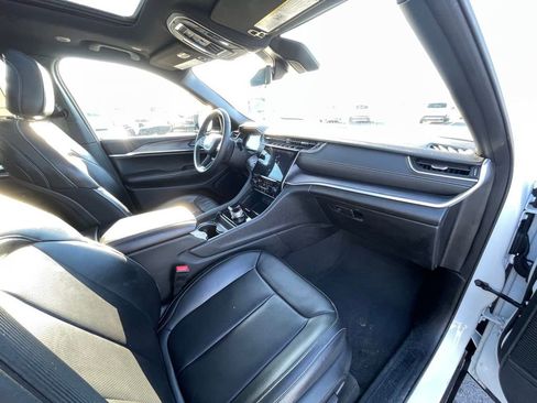 Used 2024 Jeep Grand Cherokee L Limited w/ Luxury Tech Group II image 28