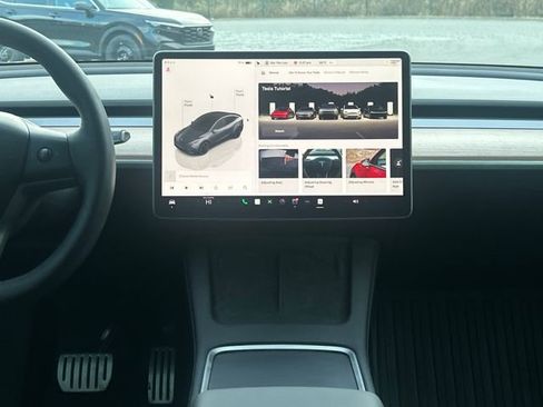 Used 2023 Tesla Model Y Performance image 22