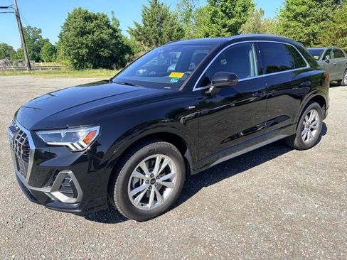 Certified 2025 Audi Q3 2.0T Premium w/ Convenience Package AWD/4WD image 1