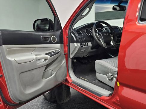 Used 2013 Toyota Tacoma PreRunner w/ SR5 Pkg RWD image 9