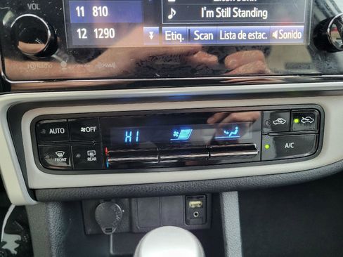 Used 2018 Toyota Corolla LE w/ LE Premium Package image 20