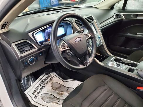 Used 2020 Ford Fusion SE image 10