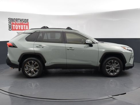 Used 2022 Toyota RAV4 XLE Premium AWD/4WD image 5