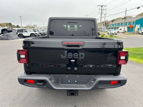 New 2025 Jeep Gladiator Sport image 6