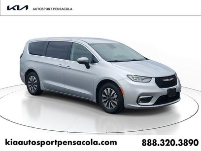 Used 2023 Chrysler Pacifica Touring-L