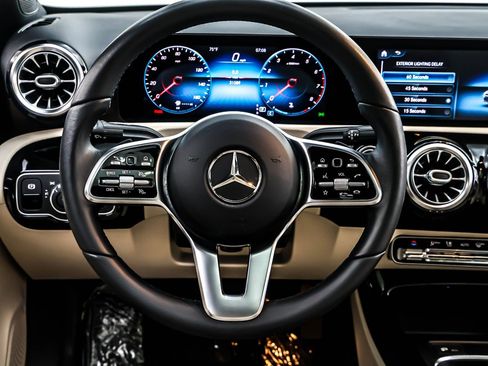 Used 2021 Mercedes-Benz A 220 image 17