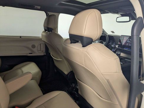 Used 2021 Toyota Sienna XLE w/ XLE Plus Package FWD image 33