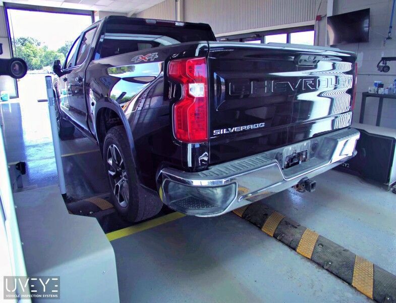 Used 2024 Chevrolet Silverado 1500 LT AWD/4WD image 4