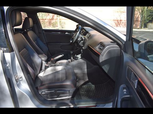 Used 2016 Volkswagen Jetta GLI SEL FWD image 31