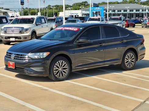 Used 2021 Volkswagen Jetta SE FWD image 3