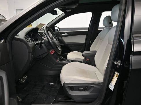 Used 2020 Volkswagen Tiguan SE R-Line image 12