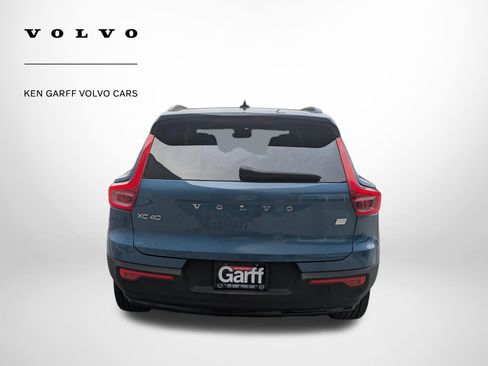 Used 2023 Volvo XC40 Recharge Core image 4
