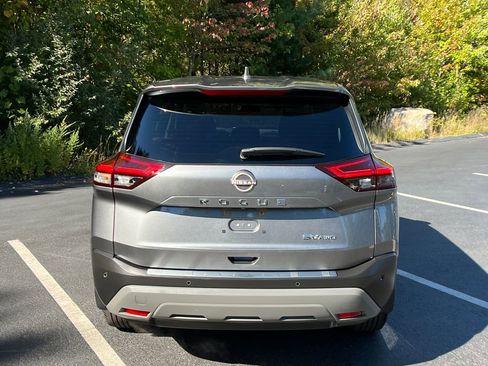 Used 2023 Nissan Rogue SV image 4