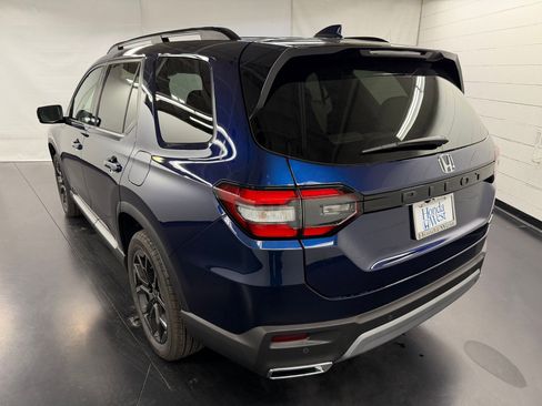New 2025 Honda Pilot Touring image 3