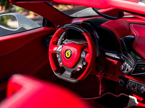 Used 2013 Ferrari 458 Spider image 14