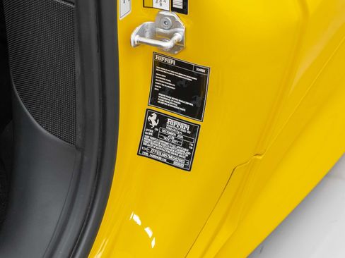 Certified 2021 Ferrari F8 Tributo RWD image 31