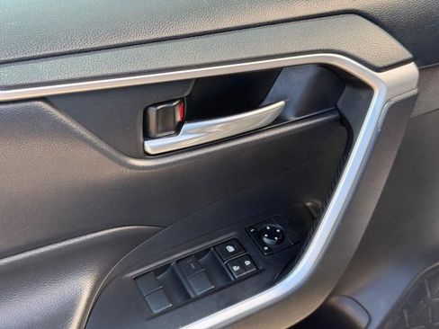 Used 2019 Toyota RAV4 XLE w/ Convenience Package AWD/4WD image 18