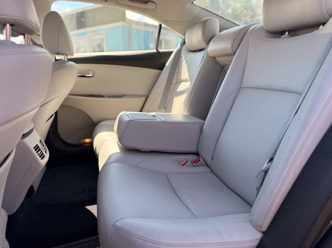 Used 2011 Lexus ES 350 w/ Preferred Accessory Package FWD image 13