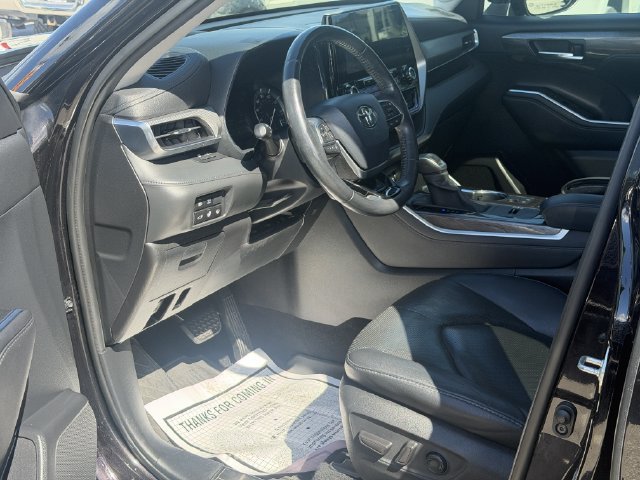 Used 2020 Toyota Highlander Platinum FWD image 13