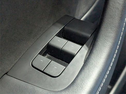 Used 2023 Tesla Model 3 Standard Range image 17