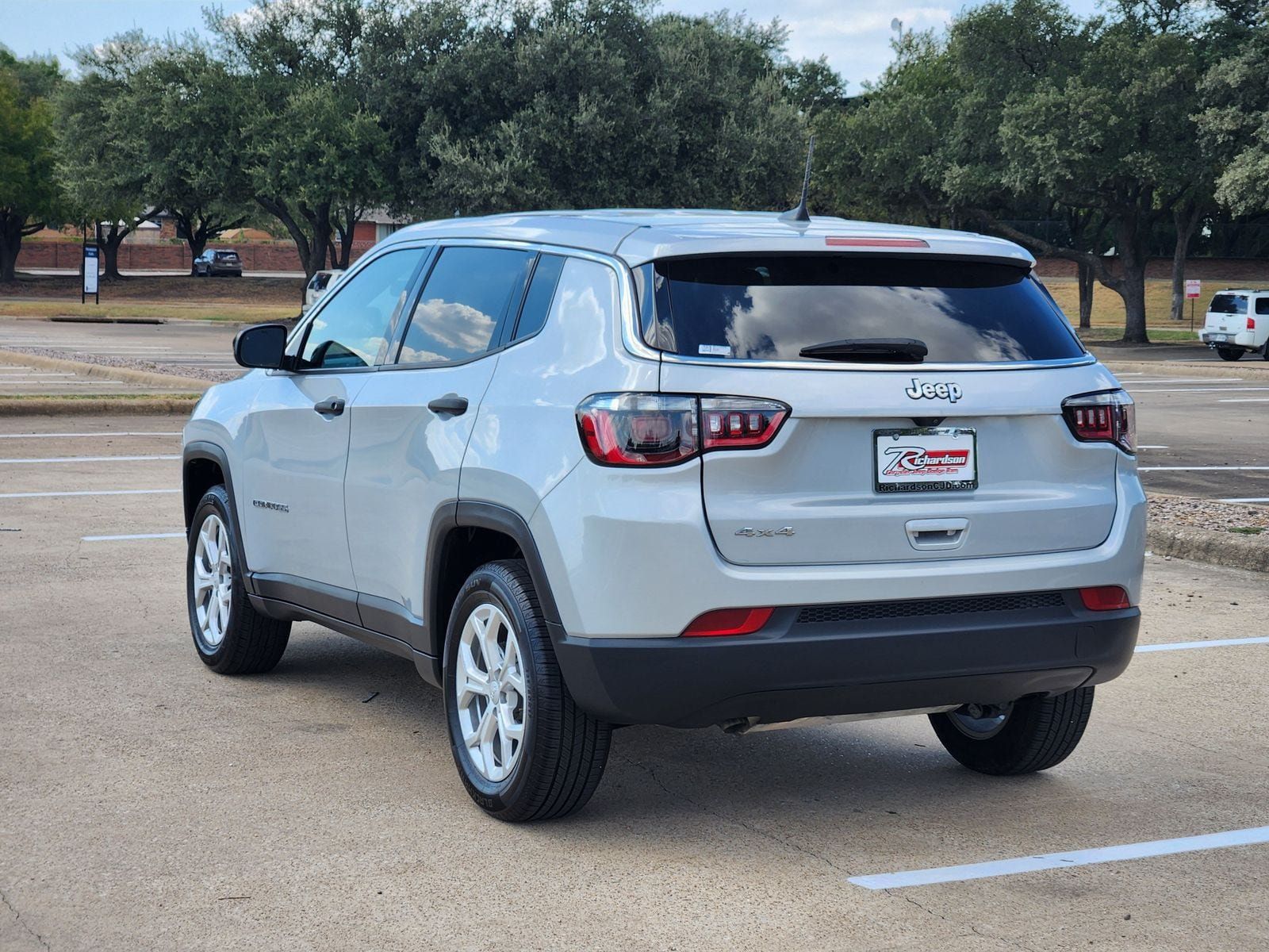 Used 2024 Jeep Compass Sport AWD/4WD image 4