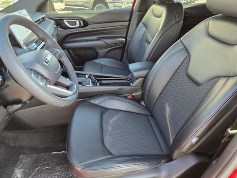 Used 2026 Jeep Compass Latitude image 23