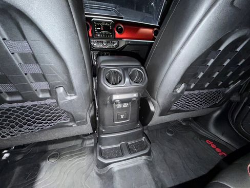 Used 2018 Jeep Wrangler Unlimited Rubicon image 32