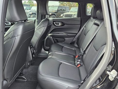 New 2026 Jeep Compass Latitude image 11