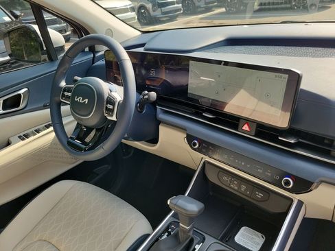 New 2026 Kia Carnival EX FWD image 8