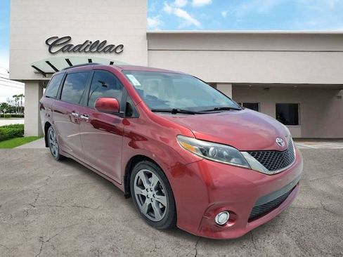 Used 2017 Toyota Sienna SE FWD image 7
