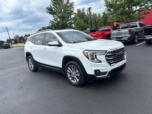 Used 2023 GMC Terrain SLT AWD/4WD image 4