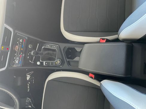 Used 2025 Volkswagen Taos SE image 39