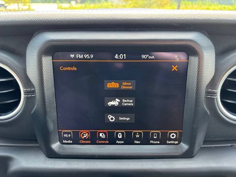 Used 2023 Jeep Wrangler Unlimited Sahara AWD/4WD image 34