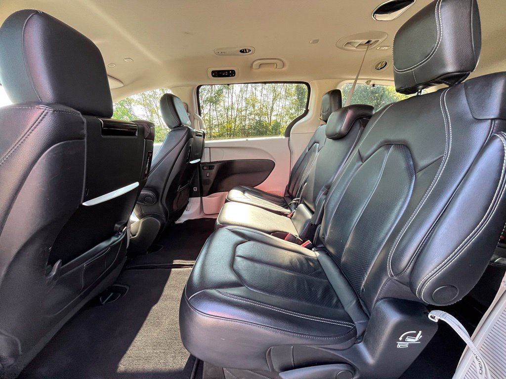Used 2022 Chrysler Pacifica Touring-L w/ Uconnect Theater Family Group FWD image 27