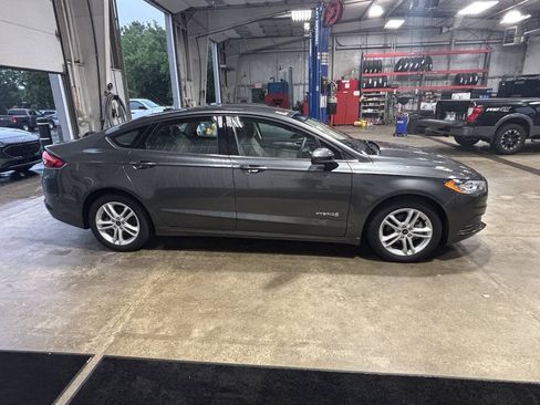Used 2018 Ford Fusion S FWD image 2