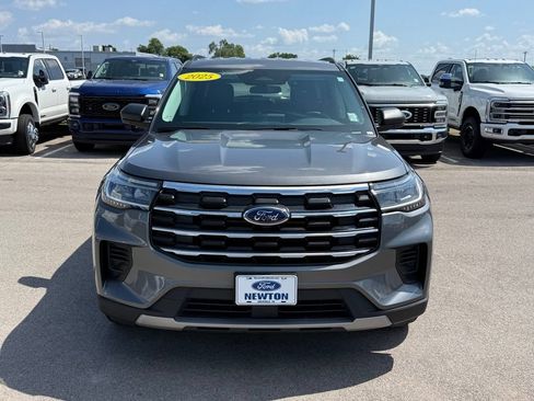 Used 2025 Ford Explorer Active AWD/4WD image 38