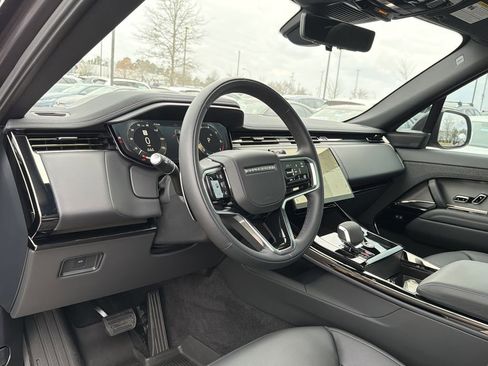 Used 2025 Land Rover Range Rover Sport SE image 10