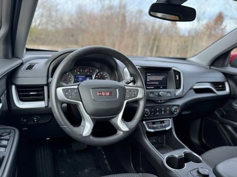 Used 2024 GMC Terrain SLE image 22