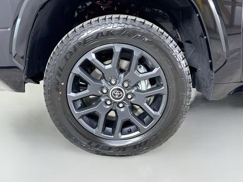 Used 2023 Toyota Tundra Platinum AWD/4WD image 33