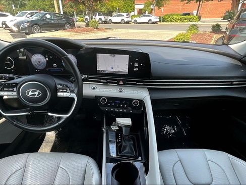Used 2024 Hyundai Elantra Limited FWD image 14