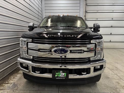 Used 2017 Ford F350 Lariat image 2