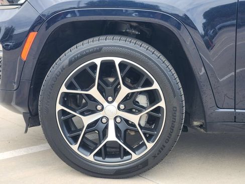 Used 2023 Jeep Grand Cherokee Summit AWD/4WD image 10
