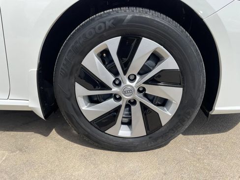 Used 2024 Nissan Altima 2.5 S FWD image 27
