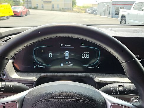 Used 2024 Kia Telluride EX w/ EX Captain's Chair Package FWD image 15
