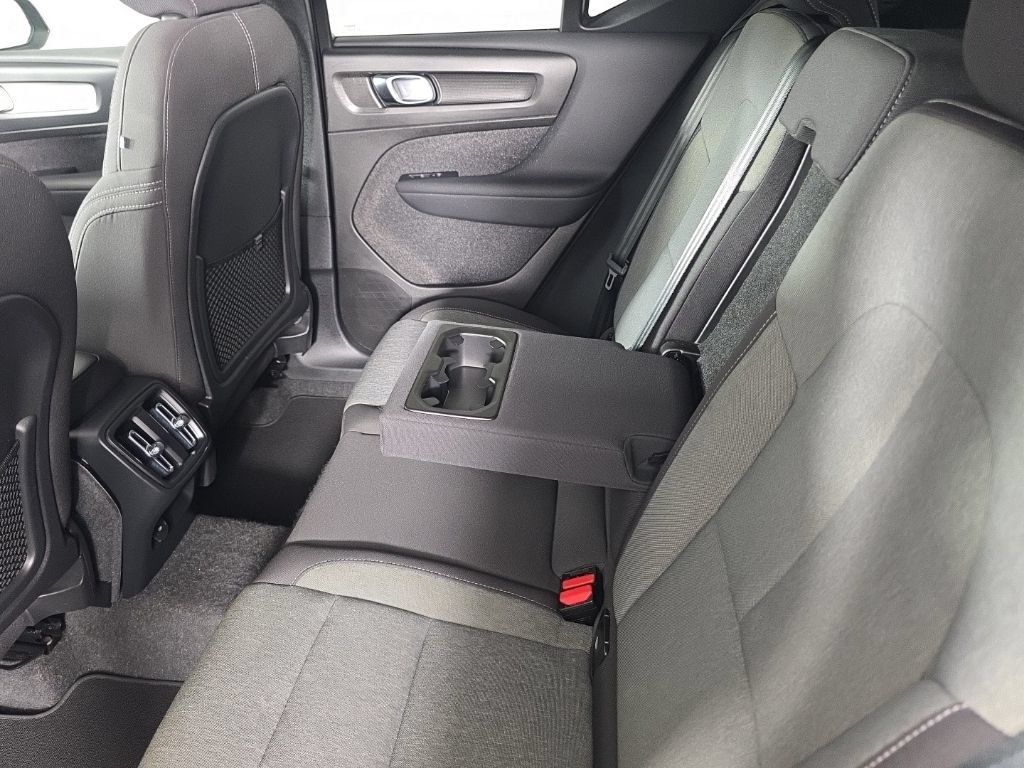 Used 2024 Volvo XC40 B5 Core AWD/4WD image 29